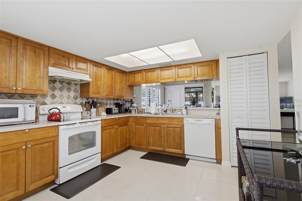 2701 Countryside Boulevard, Unit 101 Clearwater, FL 33761 - Photo 4 of 31