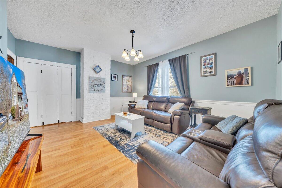 218 Richmond Avenue Rural Retreat, VA 24368 - Photo 13 of 49 08-MIB02358