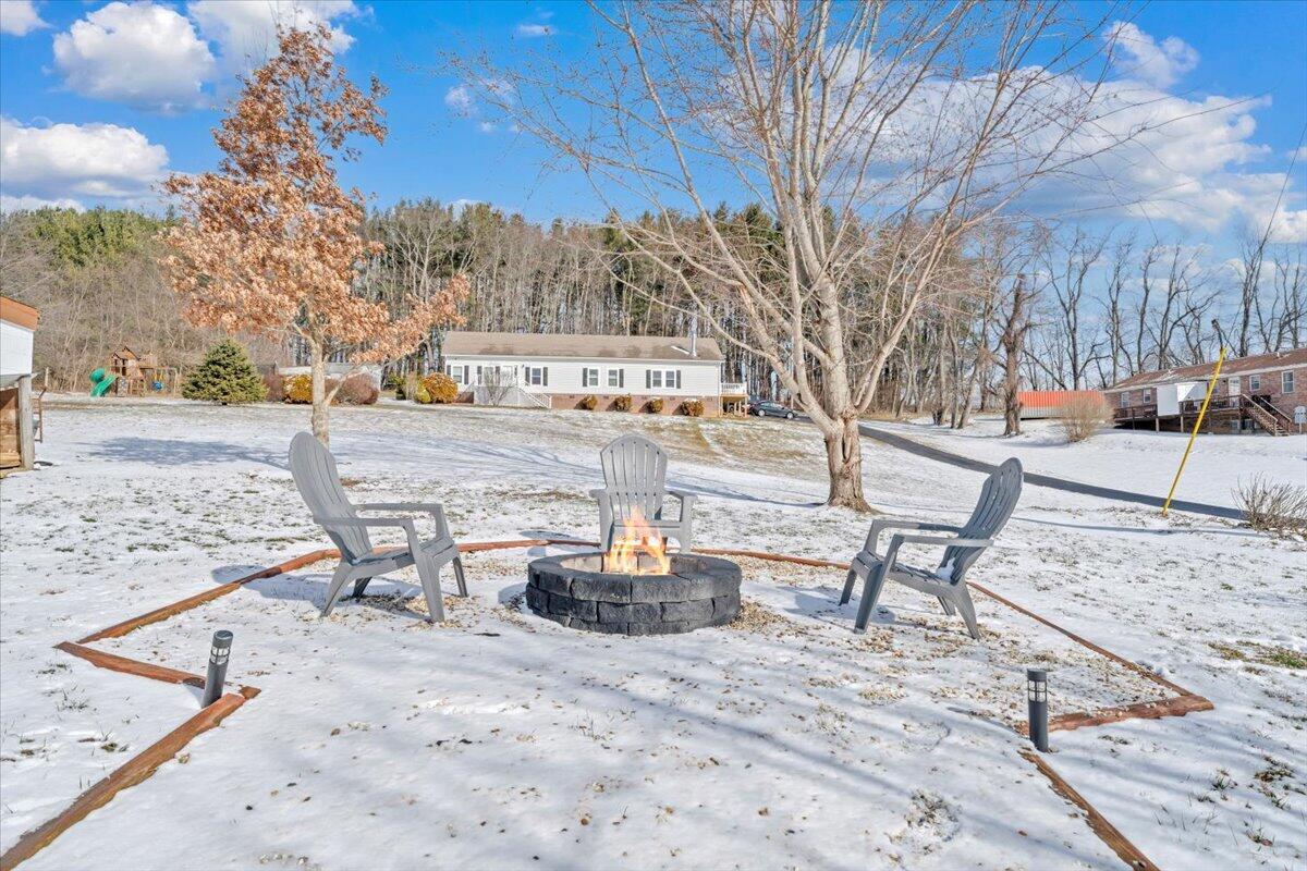 218 Richmond Avenue Rural Retreat, VA 24368 - Photo 5 of 49 44-MIB02451