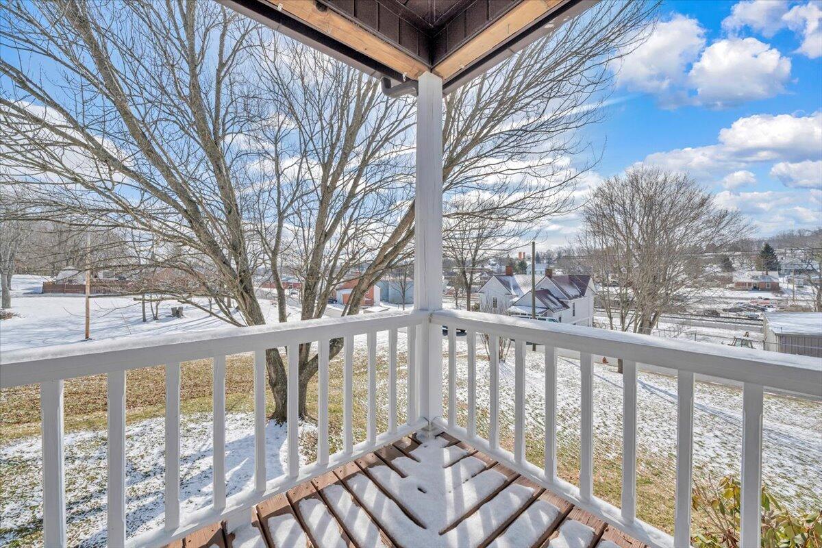 218 Richmond Avenue Rural Retreat, VA 24368 - Photo 8 of 49 03-MIB02442