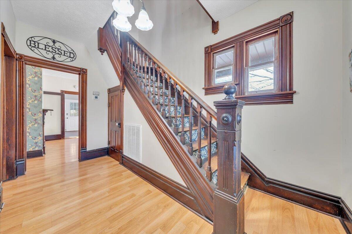 218 Richmond Avenue Rural Retreat, VA 24368 - Photo 9 of 49 04-MIB02325