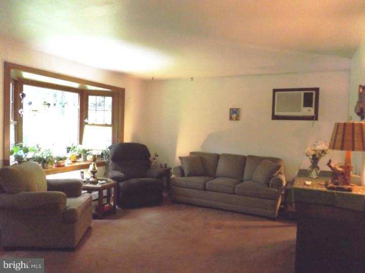 1046 Telegraph Road Coatesville, PA 19320 - Photo 9 of 23 Living Room
