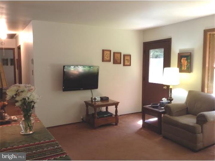 1046 Telegraph Road Coatesville, PA 19320 - Photo 10 of 23 Living Room