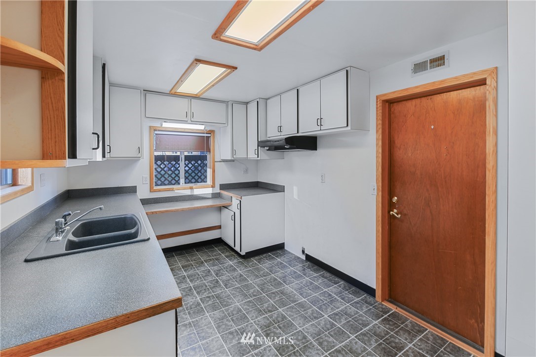 7909 186th Street Southwest Edmonds, WA 98026 - Photo 18 of 31 Gallery Image 18