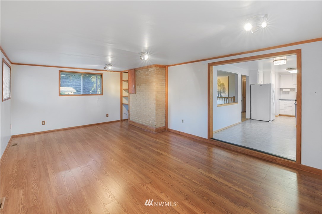 7909 186th Street Southwest Edmonds, WA 98026 - Photo 8 of 31 Gallery Image 8