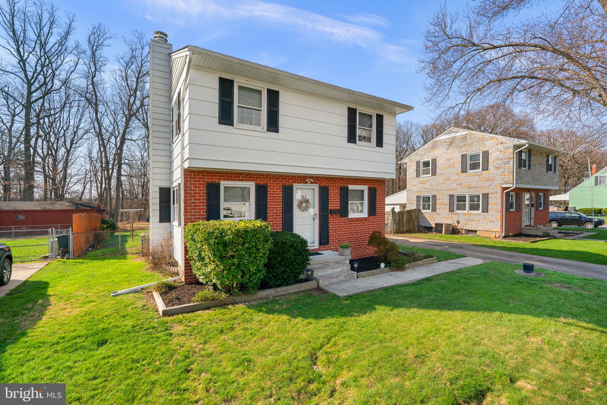 943 Homberg Avenue Baltimore, MD 21221 - Photo 4 of 34 a view of a house with a yard and sitting area