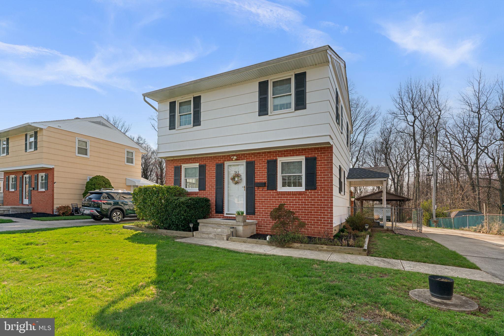 943 Homberg Avenue Baltimore, MD 21221 - Photo 5 of 34 a front view of house with yard and green space