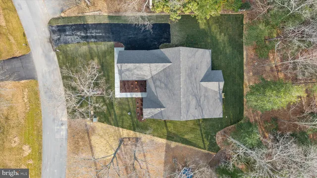 a view of a back yard of the house