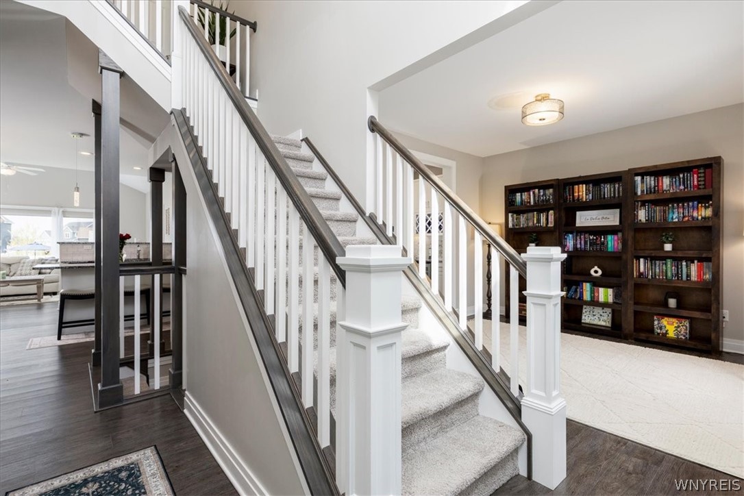 39 Partridge Walk Lancaster, NY 14086 - Photo 8 of 47 Post & Beam Staircase