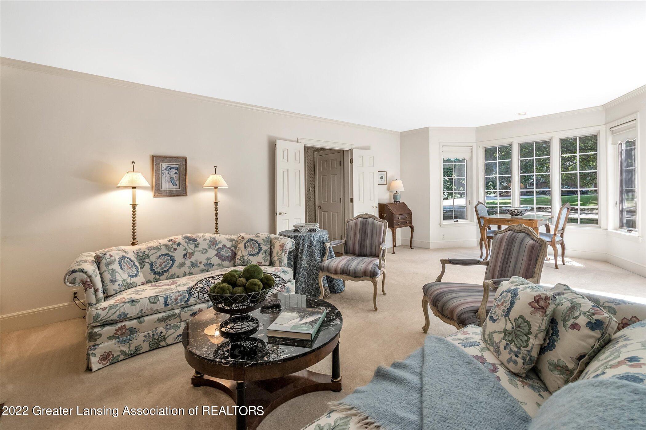 1433 Dennison Road East Lansing, MI 48823 - Photo 6 of 53 Living room