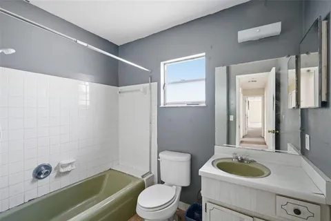 $240,000 | 4449 Tarpon Drive, Tampa, FL 33617