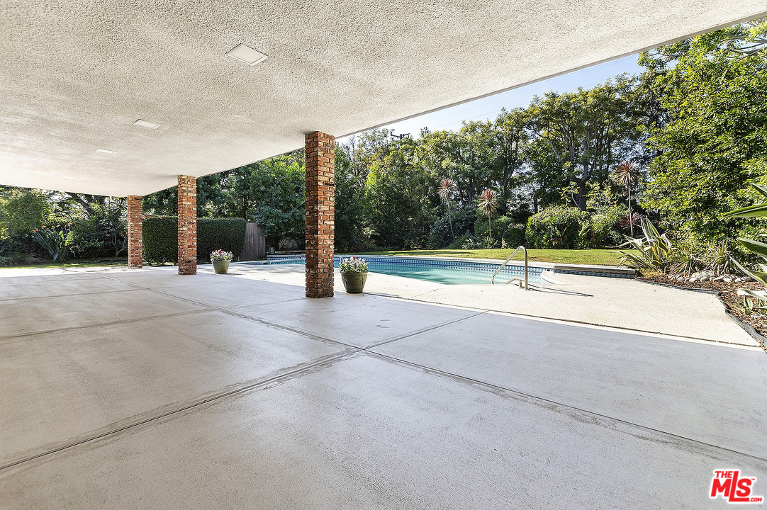 711 Sierra Drive Beverly Hills, CA 90210 - Photo 18 of 40 a view of outdoor space with entertaining space