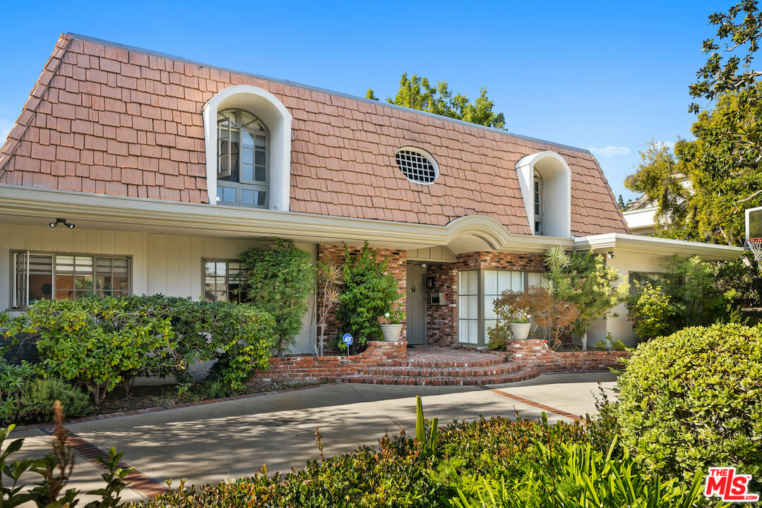 711 Sierra Drive Beverly Hills, CA 90210 - Photo 2 of 40