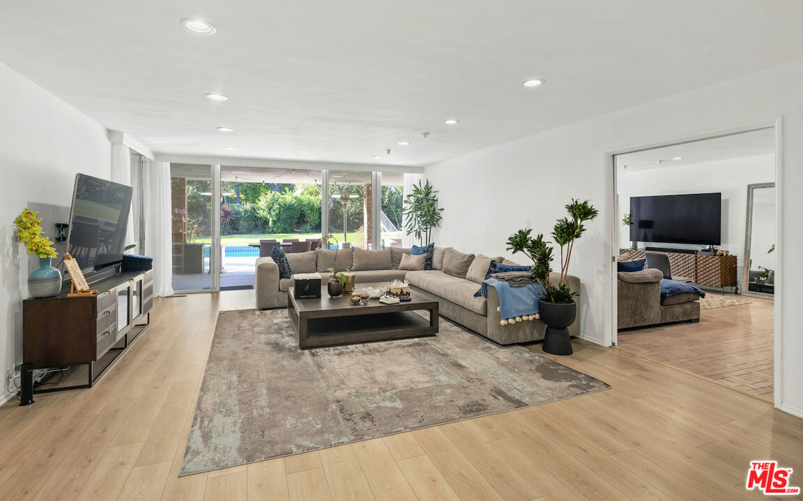 711 Sierra Drive Beverly Hills, CA 90210 - Photo 6 of 40