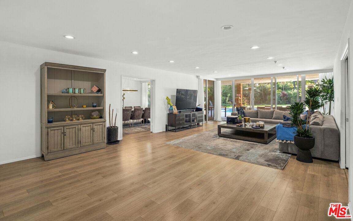 711 Sierra Drive Beverly Hills, CA 90210 - Photo 7 of 40