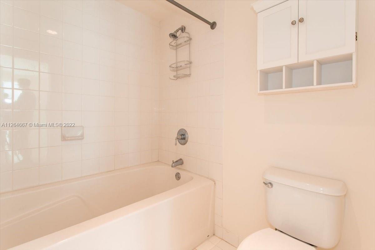 7275 Southwest 90th Street, Unit C310 Miami, FL 33156 - Photo 31 of 40 a bathroom with a bathtub and a toilet