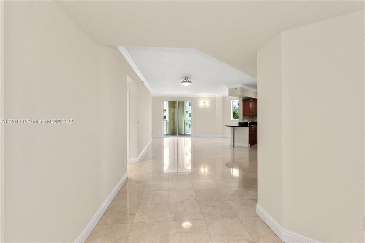 7275 Southwest 90th Street, Unit C310 Miami, FL 33156 - Photo 4 of 40 a view interior of the house