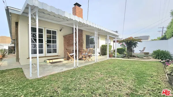 a view of a patio with backyard
