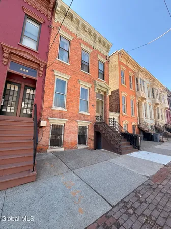 $1,700 | 336 Clinton Avenue, Unit 1, Albany, NY 12206