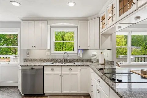 $850,000 | 711 Woodland Drive, Pittsburgh, PA 15238