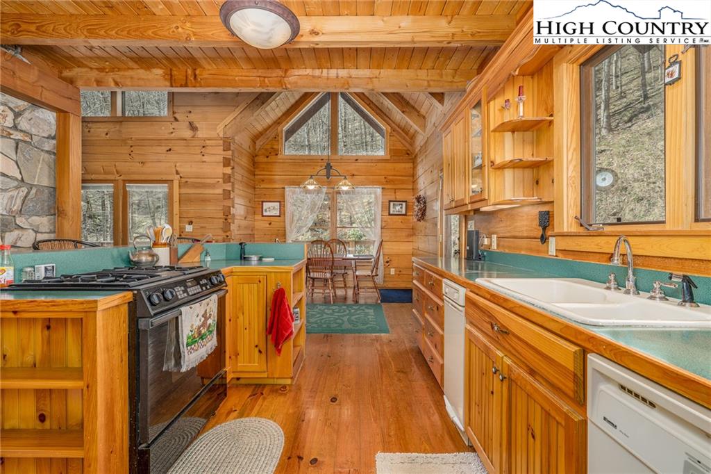 2139 Georges Gap Road Vilas, NC 28692 - Photo 7 of 41 Gallery Image 7