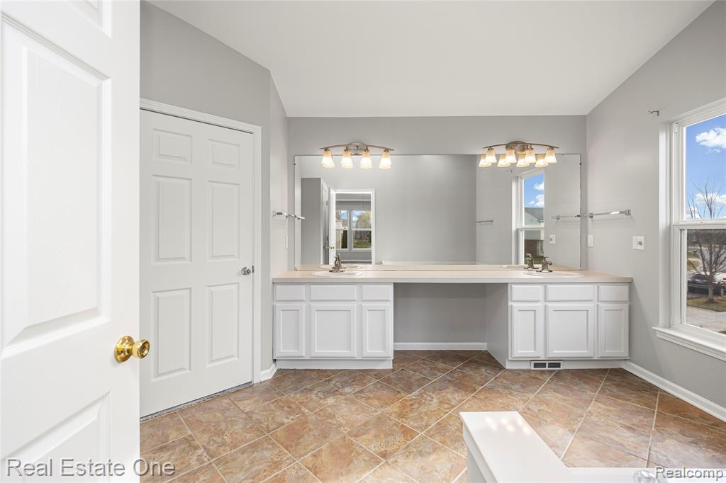 4648 Pond Run Canton, MI 48188 - Photo 21 of 47