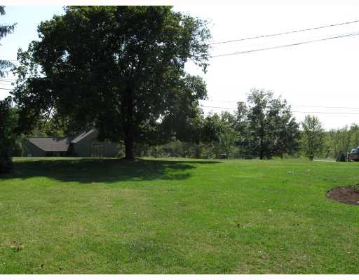 199 Logan Road Gibsonia, PA 15044 - Photo 3 of 13 Yard/Garden.