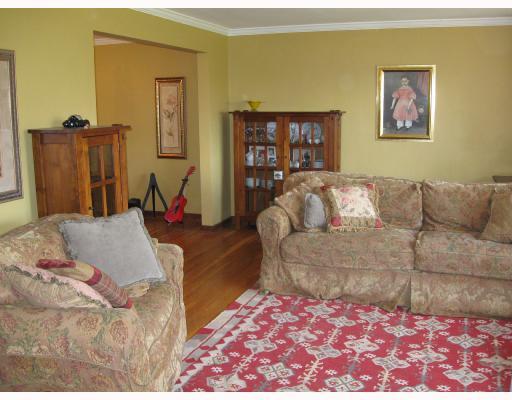 199 Logan Road Gibsonia, PA 15044 - Photo 8 of 13 Living Room.