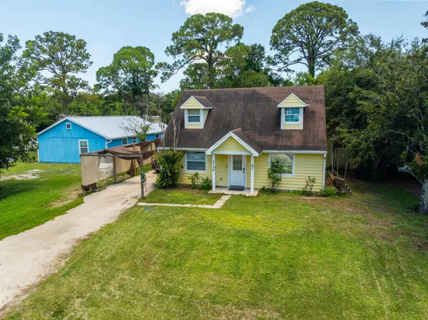 $279,900 | 3136 2nd Street, Vero Beach, FL 32968