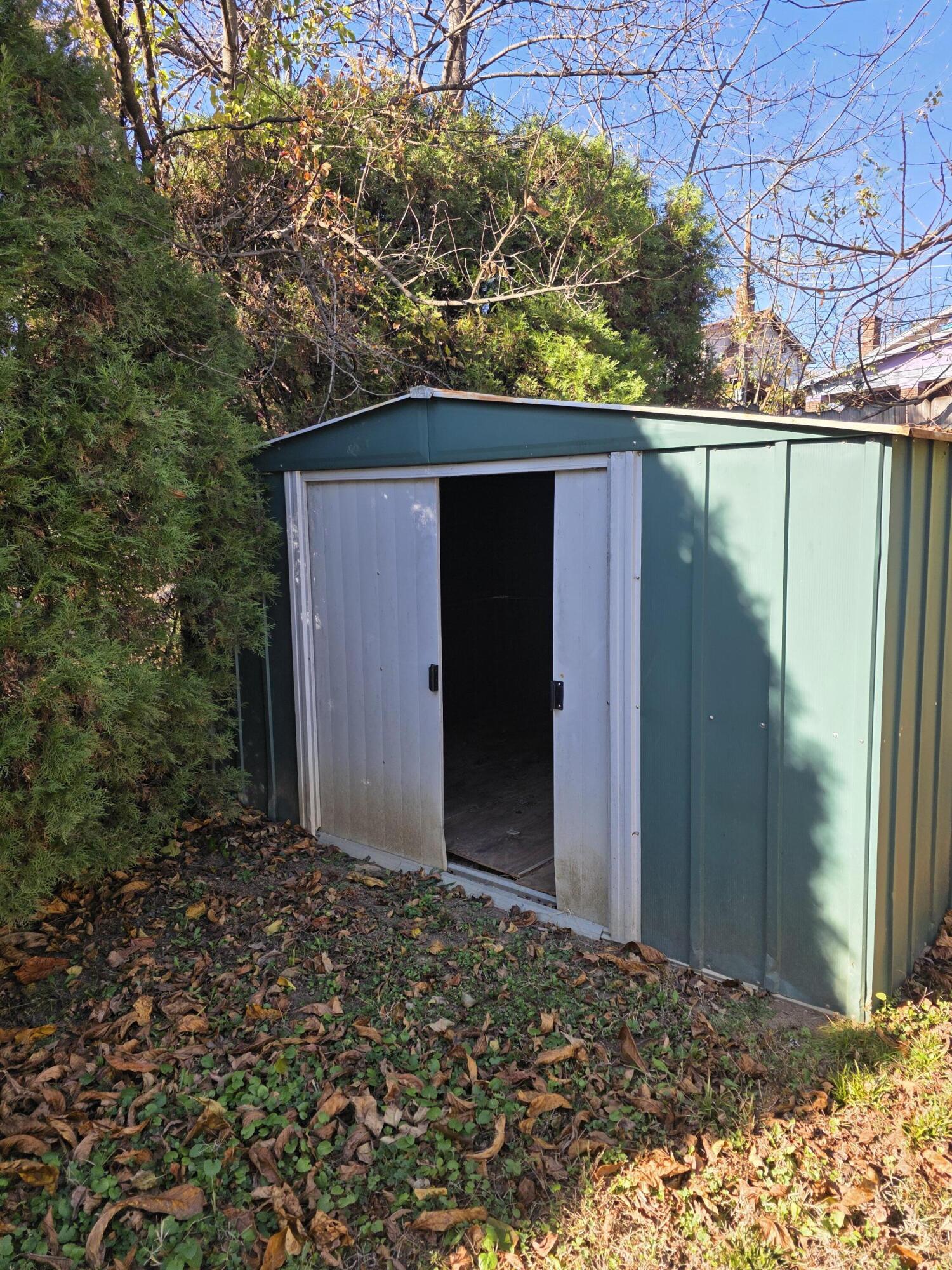 1105 Riverside Boulevard Southwest Roanoke, VA 24016 - Photo 11 of 11 a view of a backyard of the house