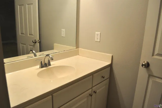 $180,000 | 7300 Burbank Drive, Unit 23, Baton Rouge, LA 70820