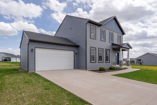 $379,900 | 1813 South 5th Street, Eldridge, IA 52748