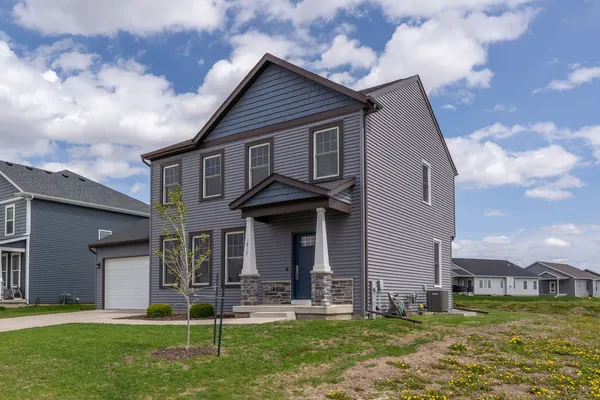 $379,900 | 1813 South 5th Street, Eldridge, IA 52748