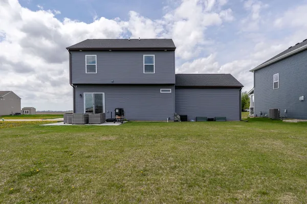 $379,900 | 1813 South 5th Street, Eldridge, IA 52748