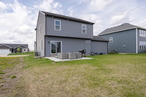$379,900 | 1813 South 5th Street, Eldridge, IA 52748