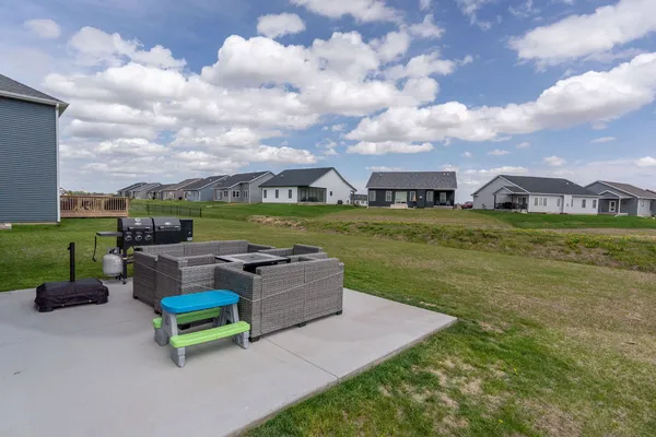 $379,900 | 1813 South 5th Street, Eldridge, IA 52748