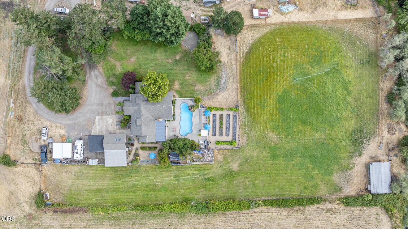 2622 Eric Avenue Central Point, OR 97502 - Photo 12 of 63