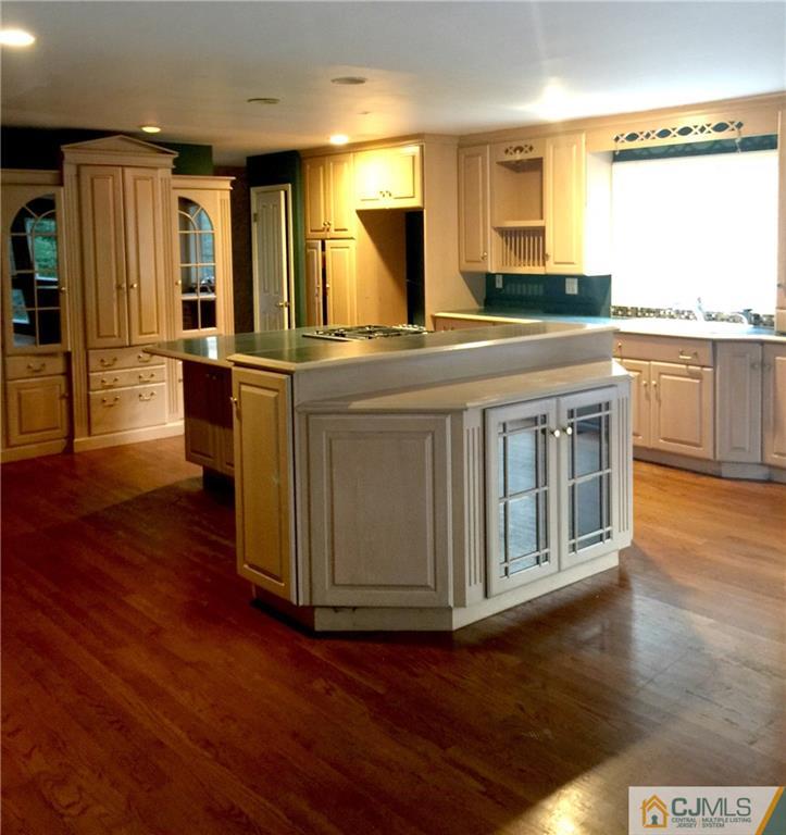 7 Miller Farm Road Somerset, NJ 08873 - Photo 8 of 14 Gallery Image 8