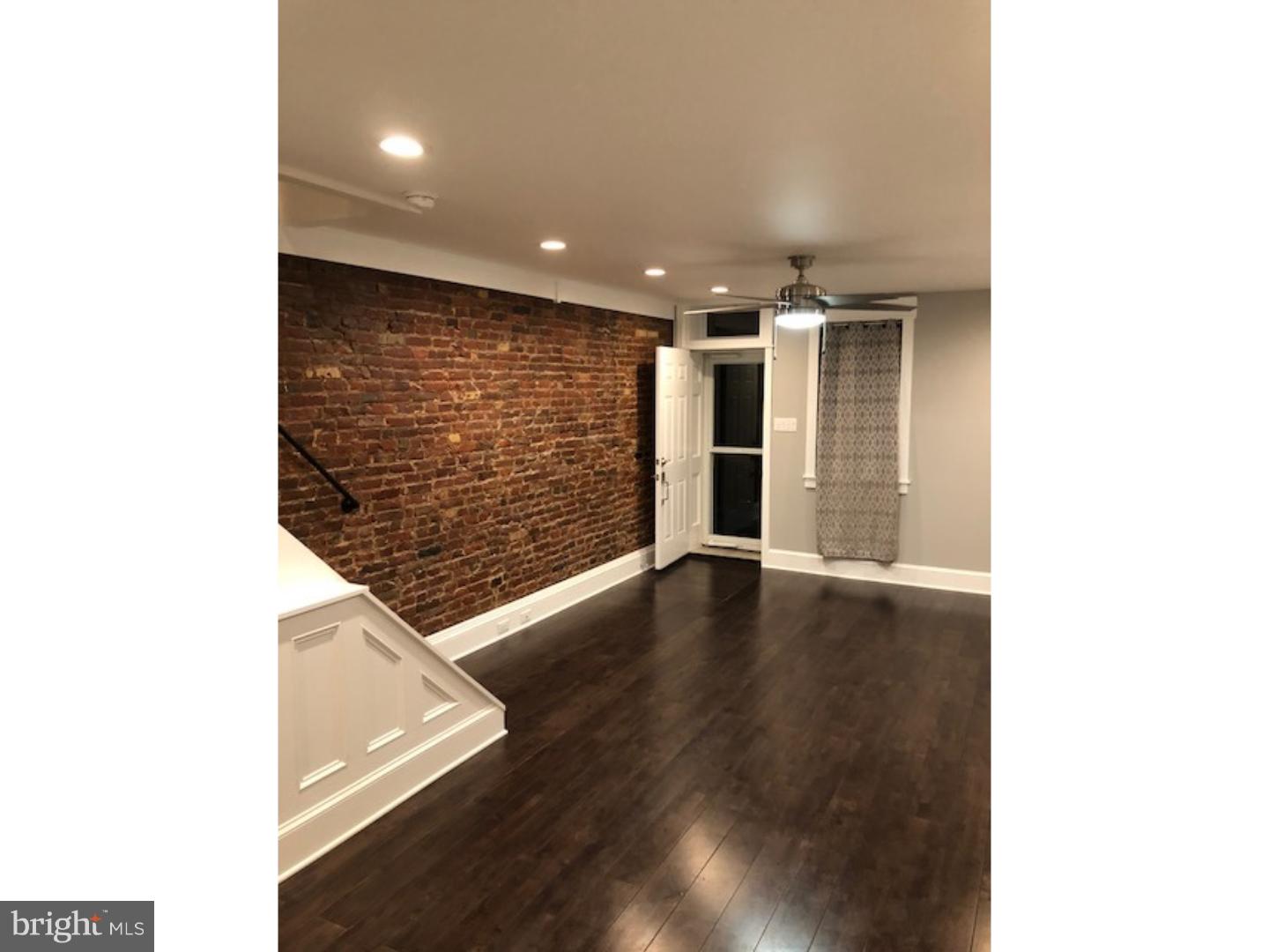 359 Tree Street Philadelphia, PA 19148 - Photo 4 of 24 Living Room