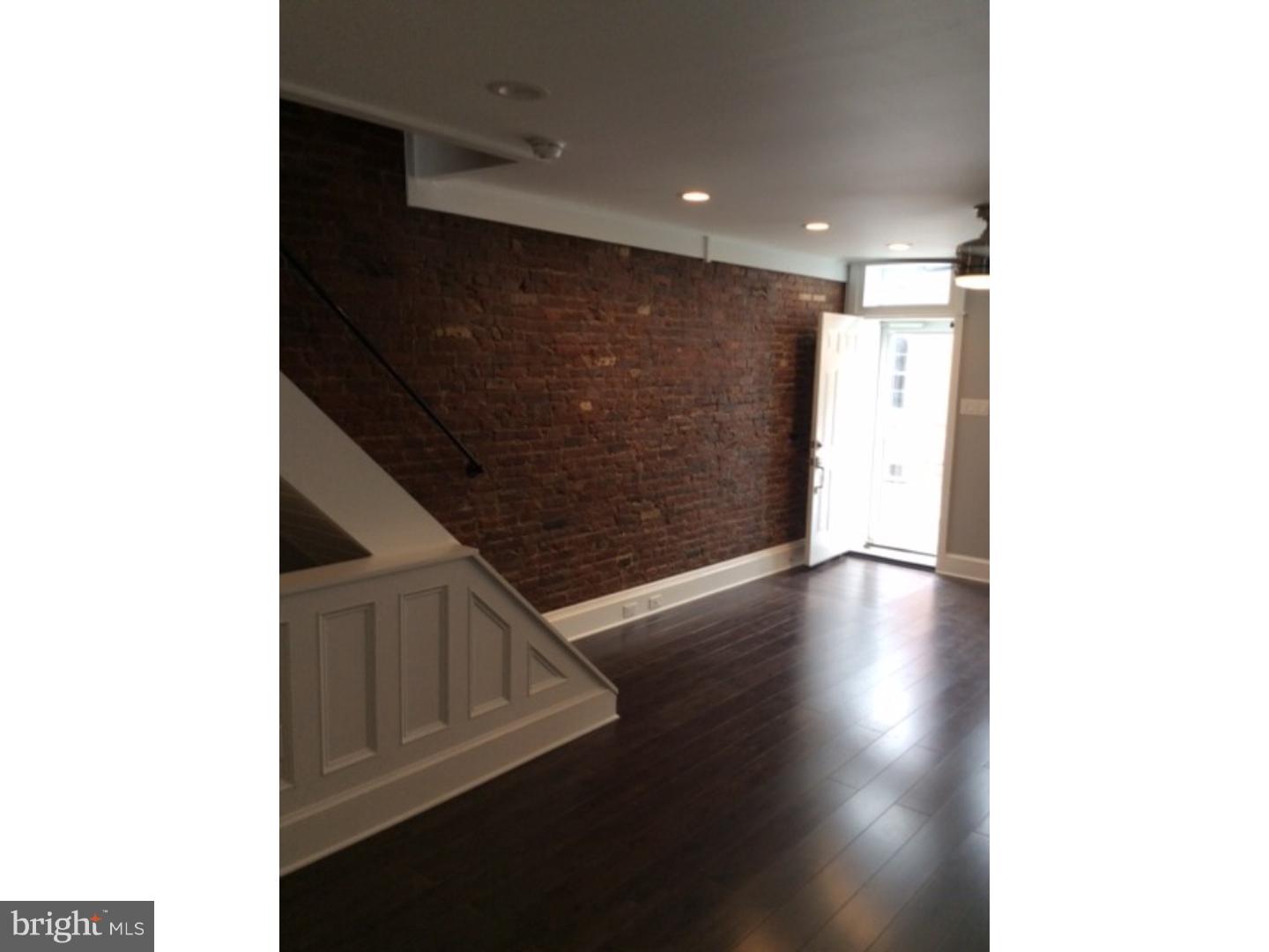 359 Tree Street Philadelphia, PA 19148 - Photo 8 of 24 Living Room