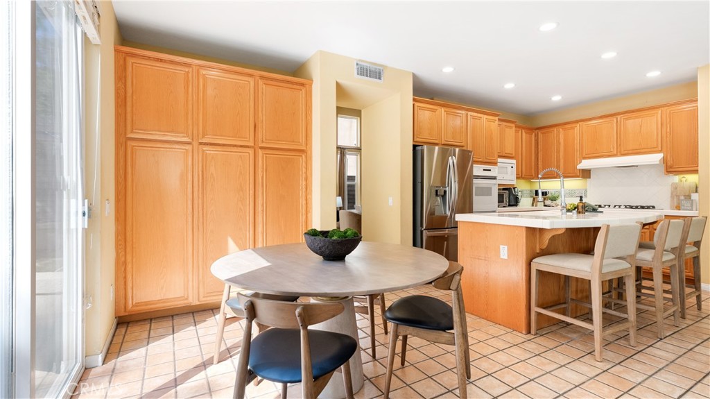 26009 Twain Place Stevenson Ranch, CA 91381 - Photo 21 of 37