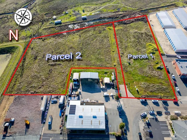 a picture of city view with lake view