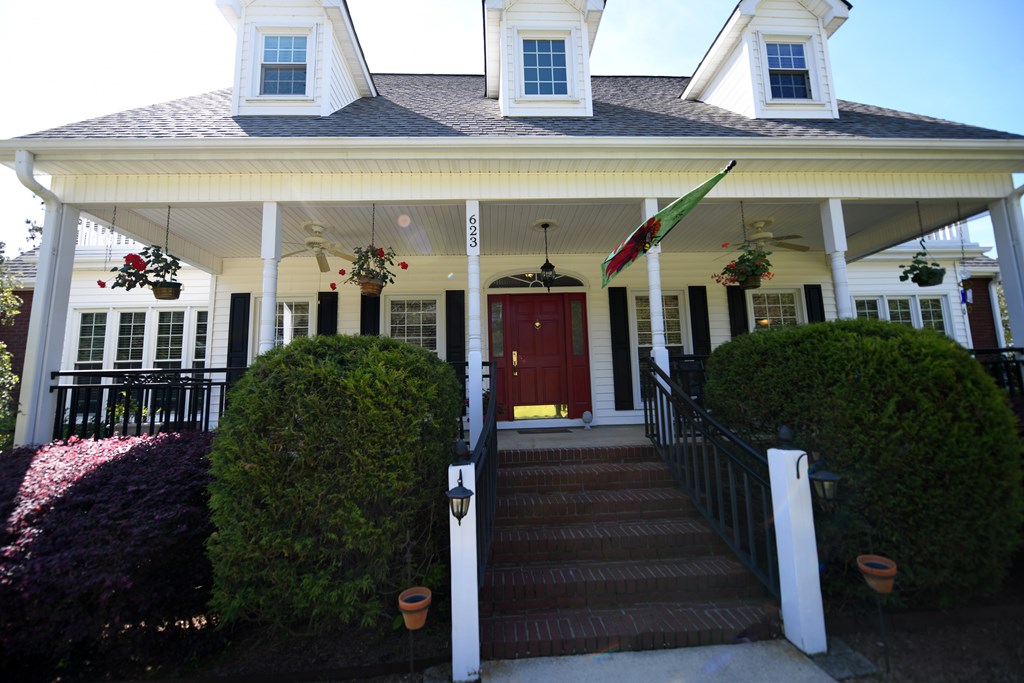 623 Fairway Lakes Road Greenwood, SC 29649 - Photo 2 of 40 Gallery Image 2