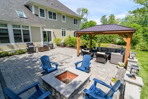 $2,250,000 | 2 Hunters Lane, Natick, MA 01760
