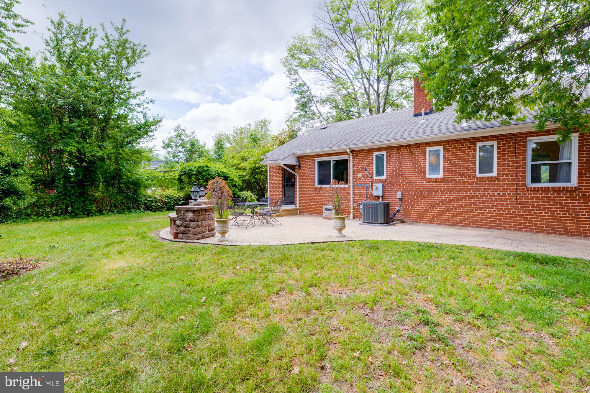 1947 South Arlington Ridge Road Arlington, VA 22202 - Photo 20 of 27