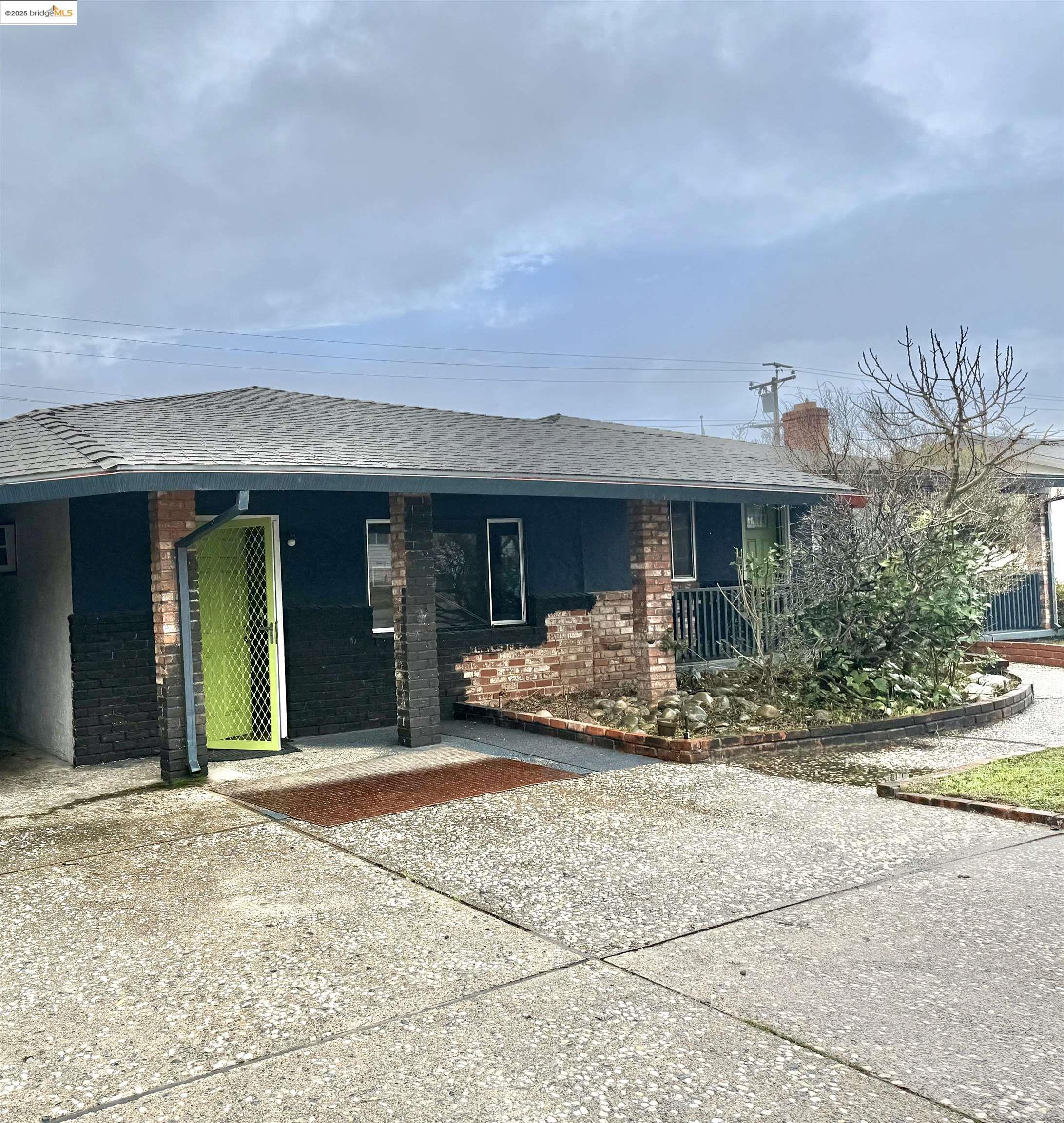 949 Flores Way Rio Vista, CA 94571 - Photo 2 of 19 a view of a house with patio