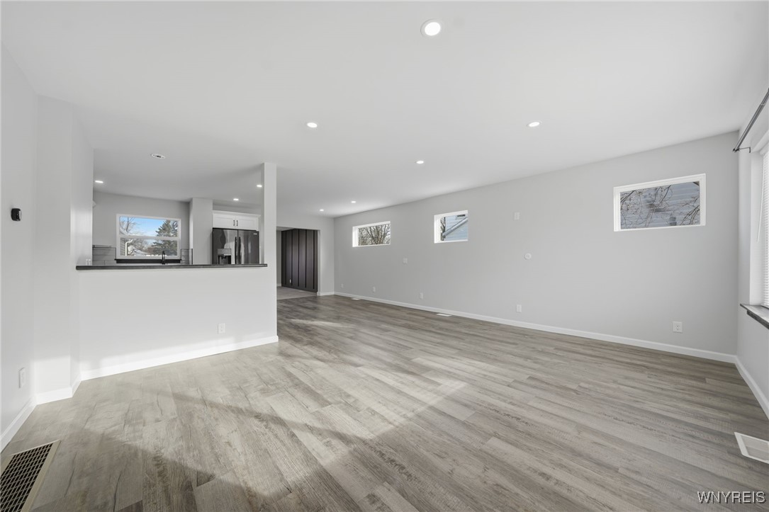 4596 Broadway Cheektowaga, NY 14043 - Photo 4 of 40