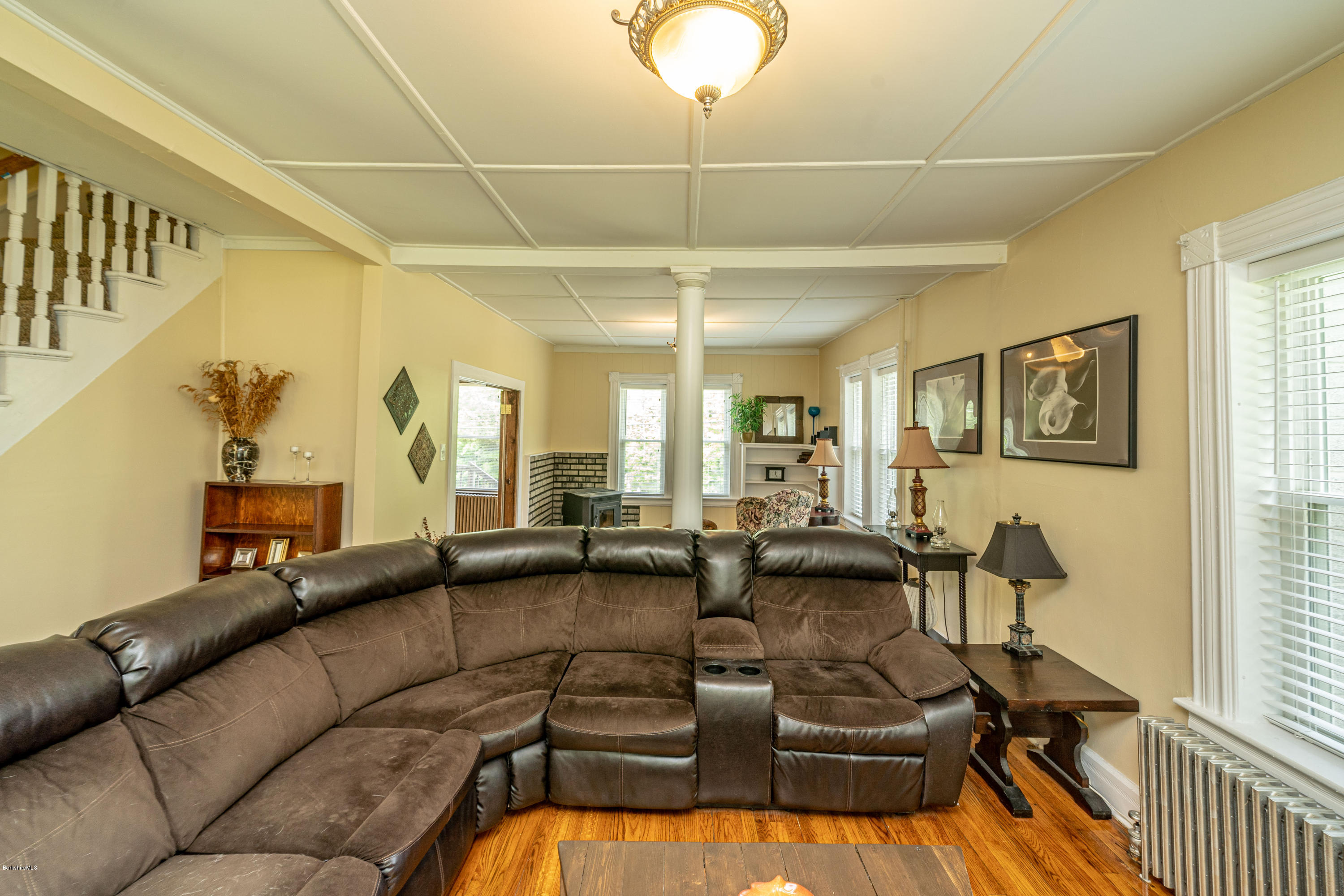 22 Wade Inn Road Becket, MA 01223 - Photo 13 of 32 a living room with furniture