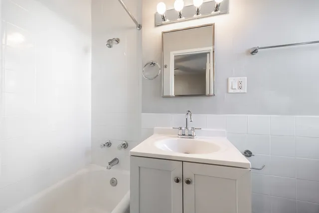 $1,662 | 1140 North LaSalle Drive, Unit 520, Chicago, IL 60610