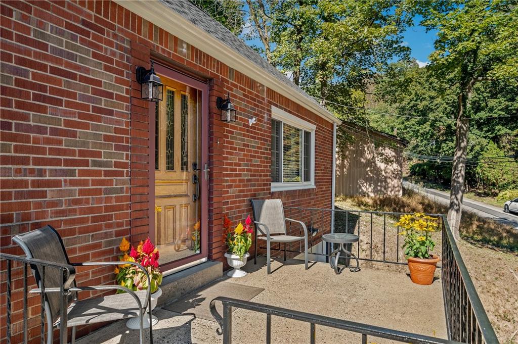 331 Eicher Road Pittsburgh, PA 15237 - Photo 2 of 39 Gallery Image 2